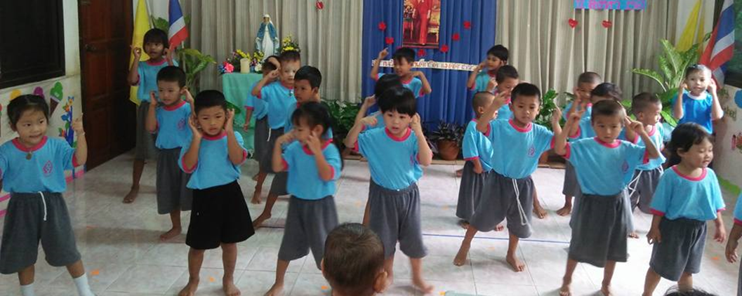 A l'ouest de la Thaïlande, cette école accueille les enfants des réfugiés birmans et karens