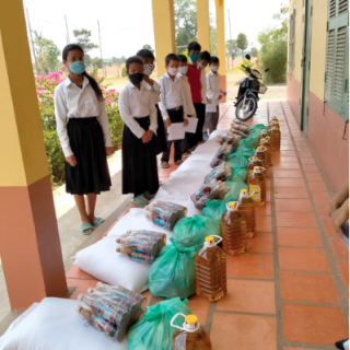 Distributions alimentaires au Centre de Samrong