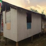 Reconstruction d'une maison par Enfants du Mékong