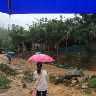 . Par temps de pluie, les rues deviennent des torrents de boue dans le camps de Mae La Oon.