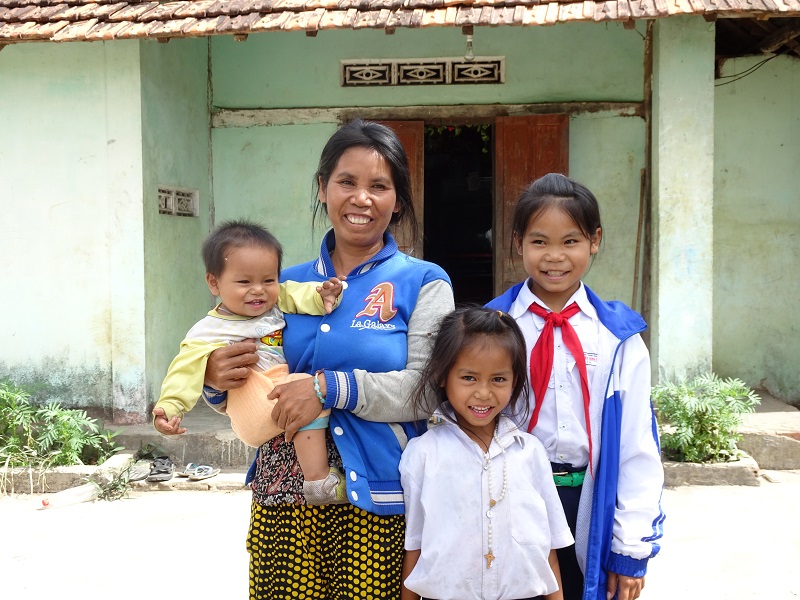 Une famille Bahnar à Kon Robang