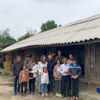 Marie-Astrid et la famille de Mai Huong au Vietnam